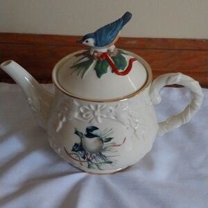 Lenox Winter Greetings teapot